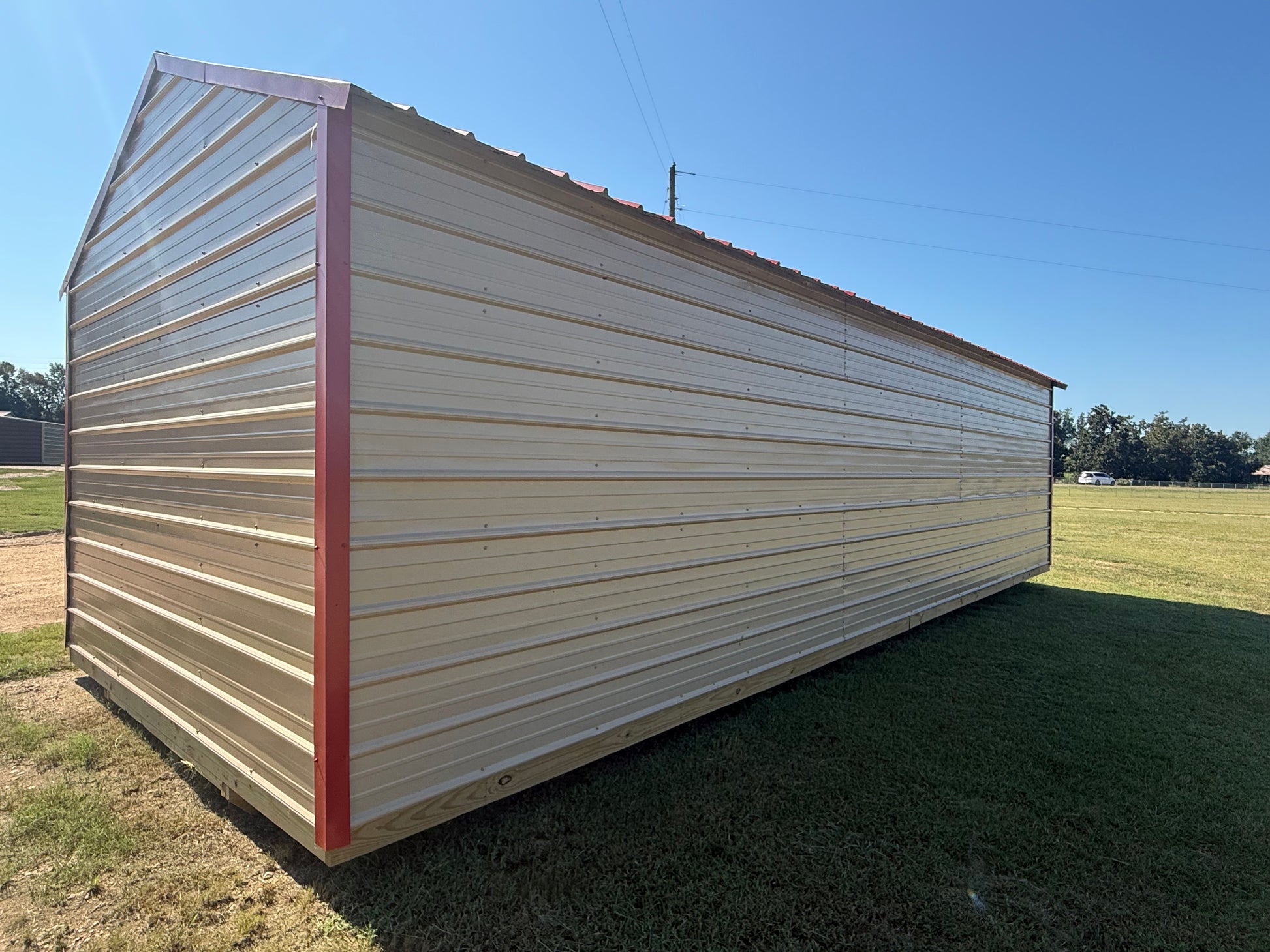 outside view of 12x32 peak roof building 